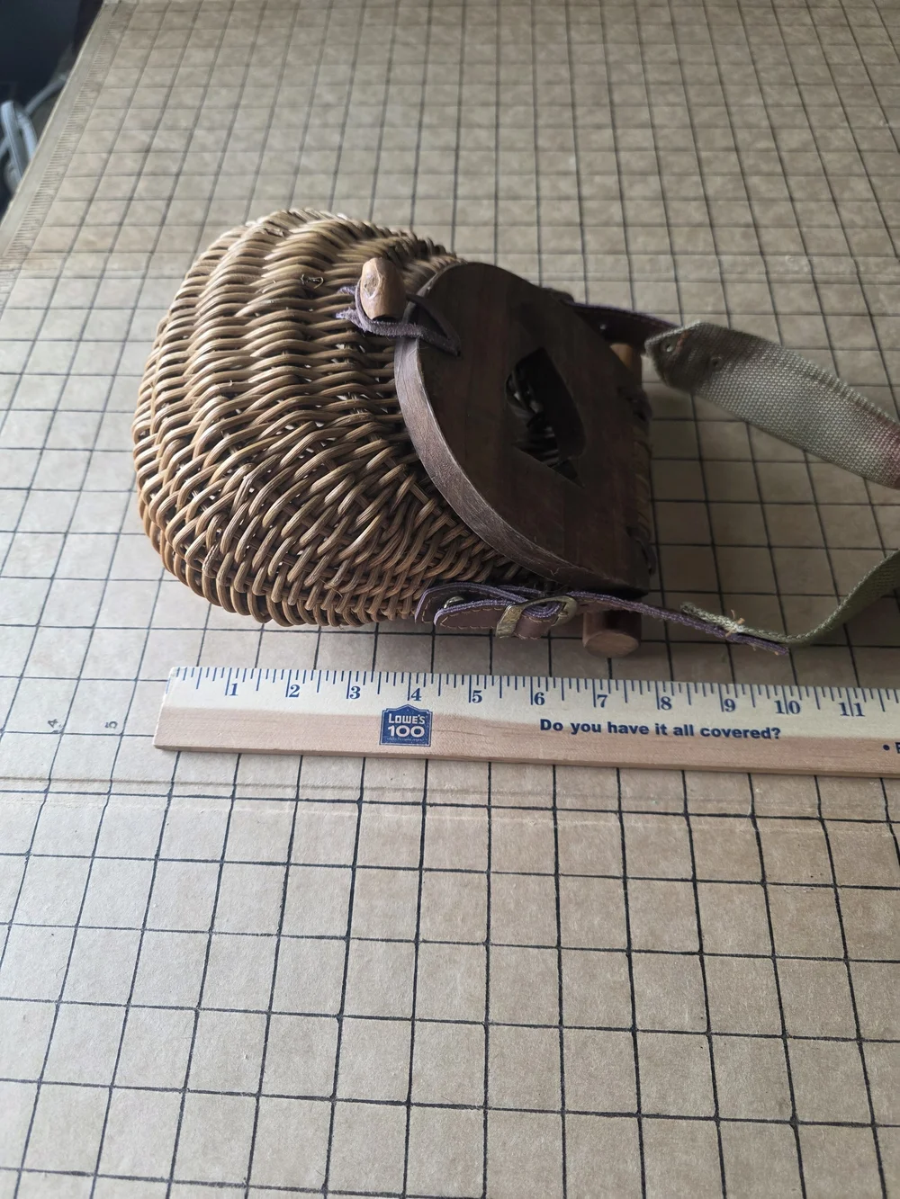 Vintage Wicker Fishing Creel Basket w/ Wood Lid & Strap (7x8x5) - Picture 11 of 16